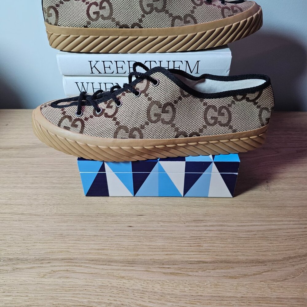 Men's Size 11.5 Gucci Lace Up Beige and Brown Sneakers